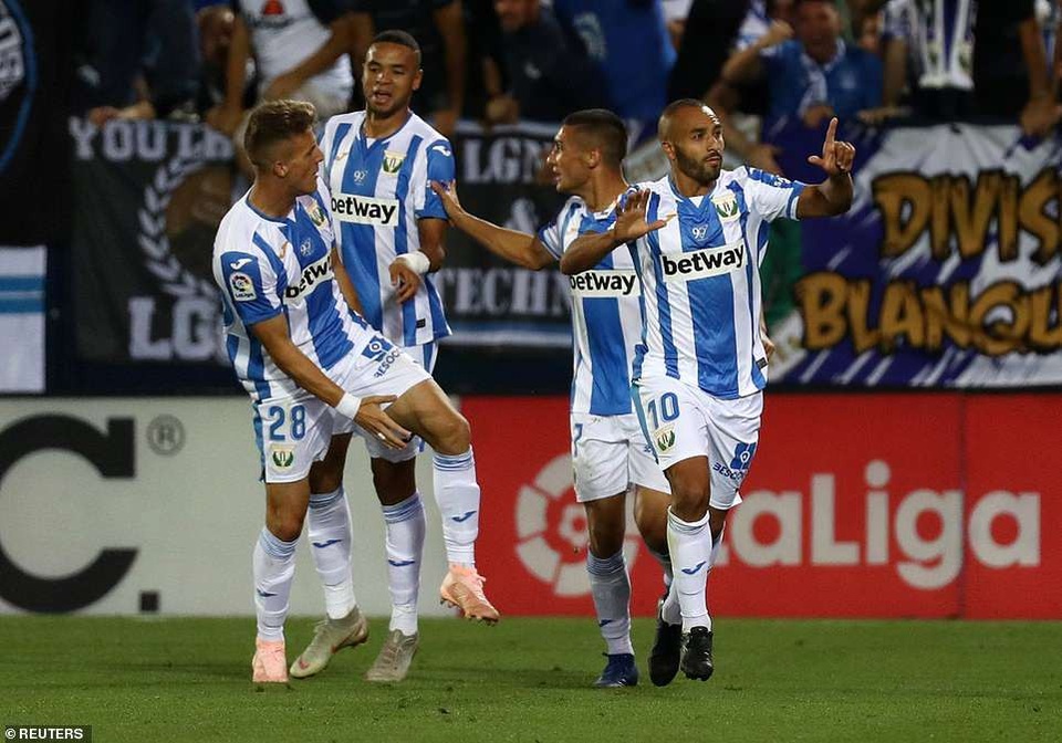 Leganes 2-1 Barcelona: Cú ngược dòng ngoạn mục - 9
Trước đó El Zhar đã mở tỷ số 1-0 cho Leganes ở phút 52