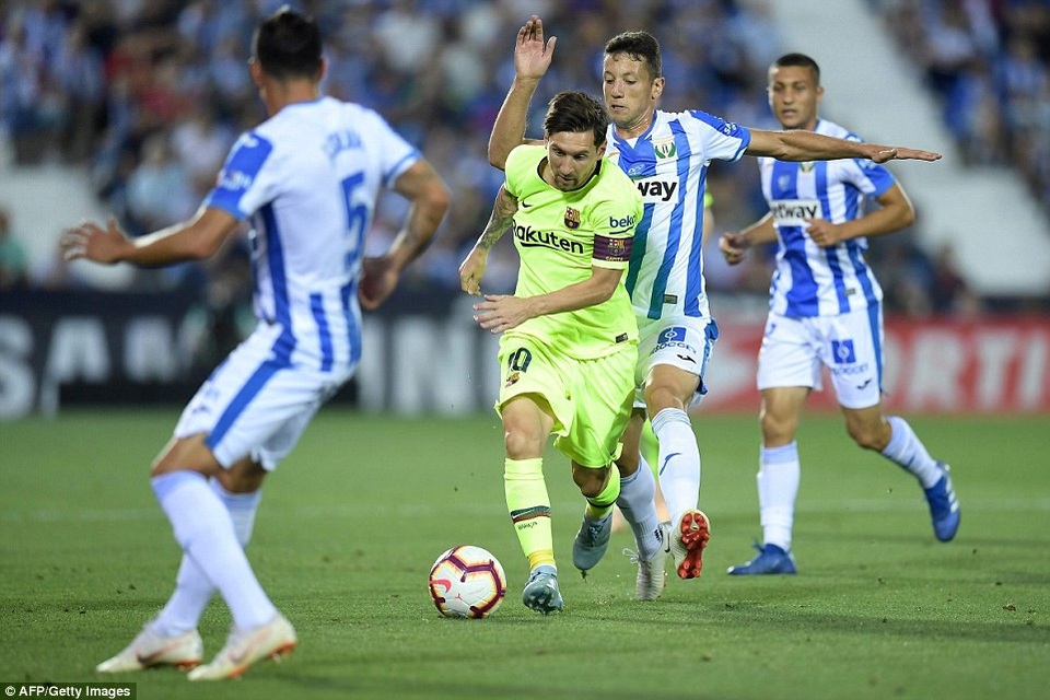 Leganes 2-1 Barcelona: Cú ngược dòng ngoạn mục - 7
Ngôi sao người Argentina đã một lần đưa được bóng vào xà ngang khung thành Leganes