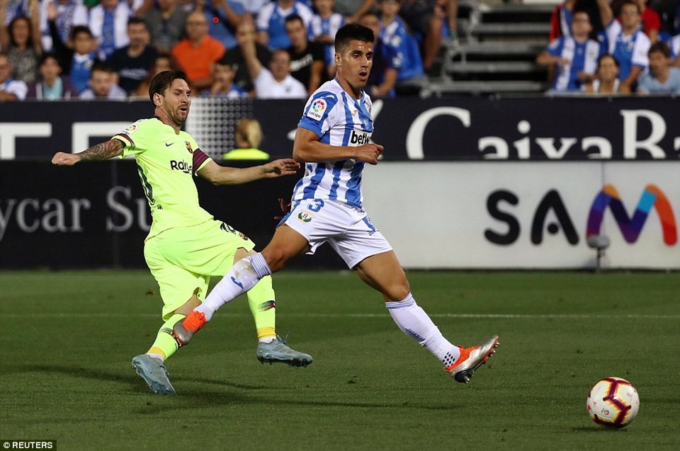 Leganes 2-1 Barcelona: Cú ngược dòng ngoạn mục - 6
Lionel Messi đầy nỗ lực trong trận đấu thứ 700 cho Barcelona