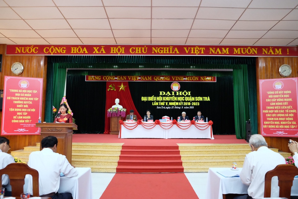 Ngăn học sinh bỏ học dựa vào gia đình và cộng đồng - 1 Đại hội Hội Khuyến học quận Sơn Trà, Đà Nẵng lần thứ V, nhiệm kỳ vừa diễn ra trong ngày 27/9