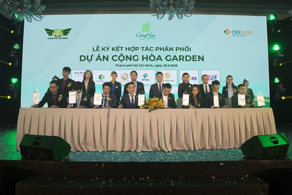 
Việc ký kết hợp tác phân phối giữa các đơn vị uy tín góp phần mang đến chất lượng dịch vụ chuyên nghiệp cho Cộng Hòa Garden.
