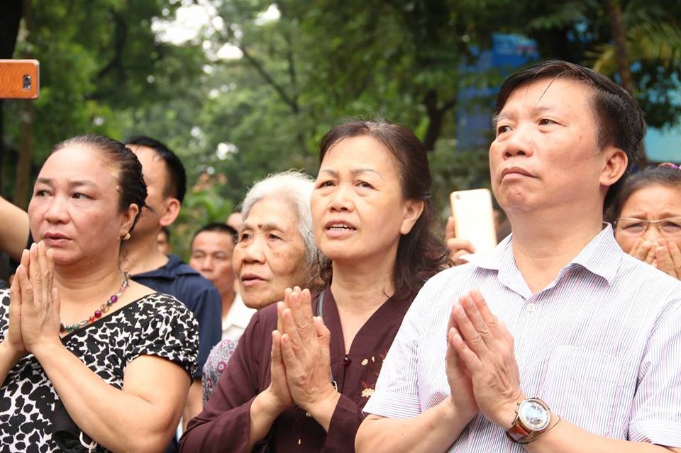 Người dân Hà Nội tiễn biệt Chủ tịch nước Trần Đại Quang - 5 Người dân Hà Nội tiễn biệt Chủ tịch nước Trần Đại Quang - 5