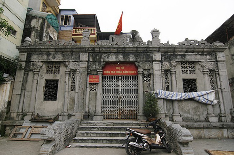 Khu lăng mộ Hoàng Cao Khải, còn gọi là ấp Thái Hà (nay nằm ở ngõ 252, phố Tây Sơn, phường Trung Liệt, quận Đống Đa, Hà Nội) được xây dựng năm 1893 bởi Tổng đốc Hoàng Cao Khải (1850 - 1933). Ông là một đại thần dưới triều Vua Thành Thái thời nhà Nguyễn và cũng là một nhà văn, nhà sử học của Việt Nam.