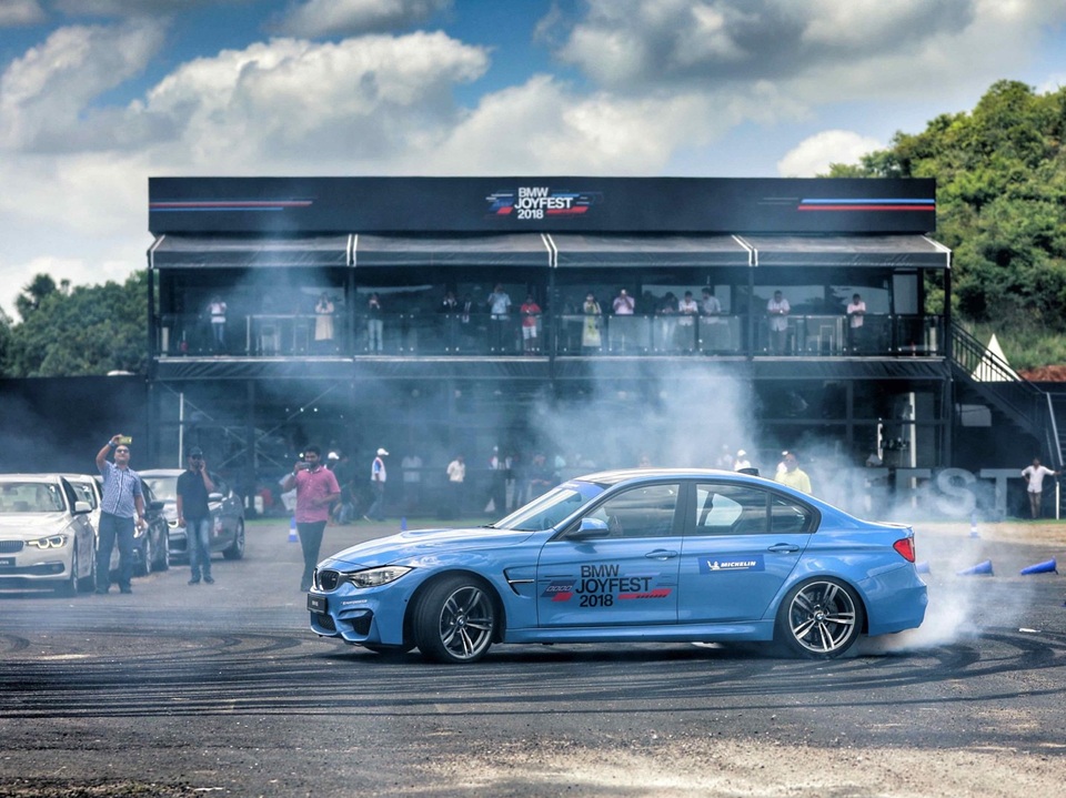 5 điều hấp dẫn tại BMW Joyfest Vietnam 2018 - 1 Một màn drift xe