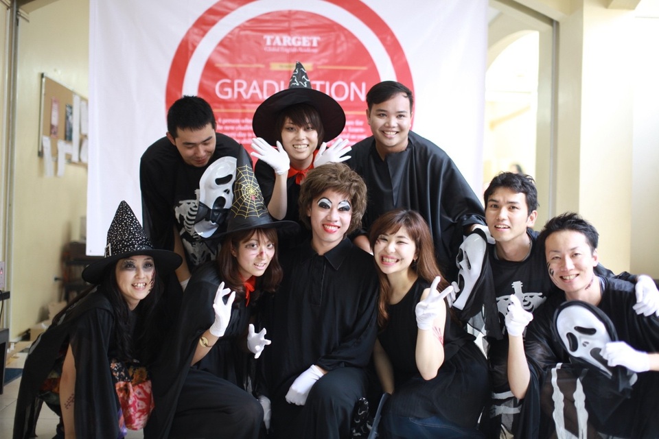 Du học Tiếng Anh Philippines: Điểm đến Trường Anh ngữ Target Global English Academy - 2
Học viên trường Anh ngữ Target trong ngày lễ Halloween