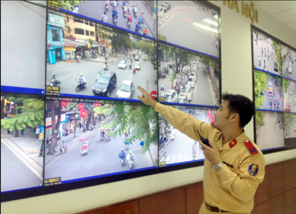 “Trừ điểm” người vi phạm trên bằng lái: Tăng tiêu cực khi trao thêm quyền cho CSGT? - 2
Phạt nguội được đánh giá là giải pháp xử lý vi phạm tối ưu và tránh được chuyện tiêu cực.