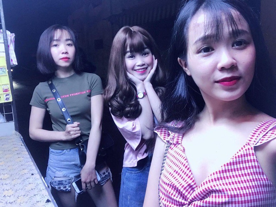 2 cô em xinh xắn bất ngờ được chú ý khi cùng chị tham gia show hẹn hò - 3 3 chị em sở hữu gương mặt xinh xắn