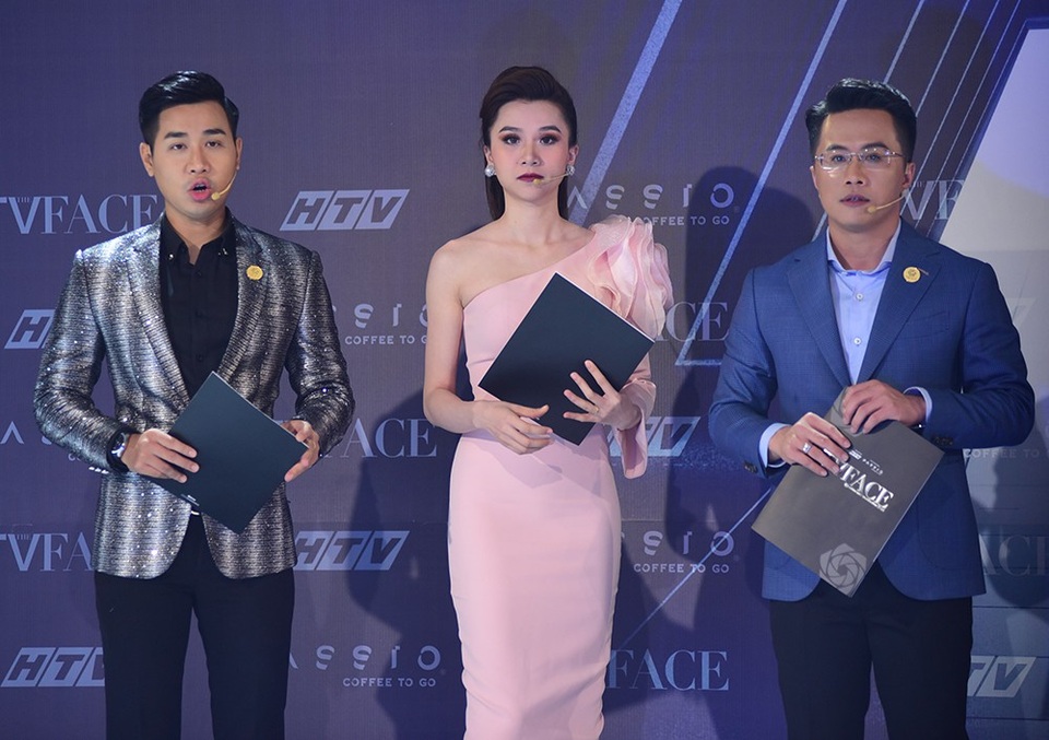 “Bội thực” show thực tế tìm kiếm tài năng: "Lượng" thừa nhưng thiếu "chất" - 5
Hiện tại, ngoài dàn huấn luyện viên được chú ý không kém với hai cái tên MC Nguyên Khang, người mẫu - hoa hậu Thảo Nhi, thì Gương mặt truyền hình vẫn chưa tiết lộ nhiều phần nội dung thử thách - vốn được xem là yếu tố hấp dẫn nhất của truyền hình thực tế.