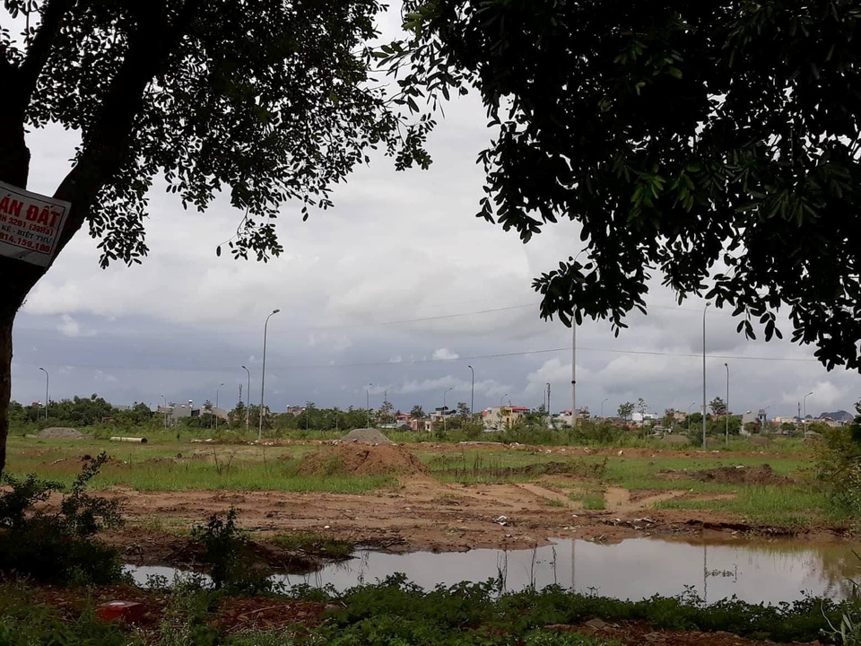 Vụ hàng trăm lô “đất vàng” đấu giá bèo tại Thanh Hoá: Đấu giá lần 2 vẫn có dấu hiệu bất thường? - 1 Gần 400 lô đất nằm ở vị trí đắc địa của TP Thanh Hóa đã từng bị tuýt còi vì vi phạm luật đấu giá.
