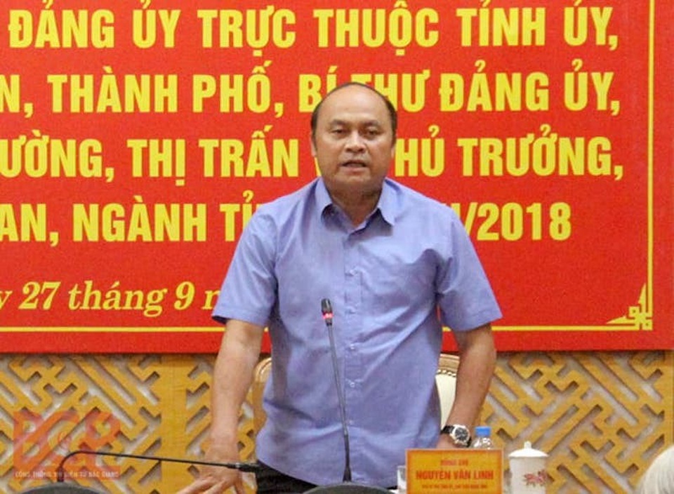 Bí thư tỉnh uỷ Bắc Giang họp trực tuyến, trực tiếp chỉ đạo giải quyết hàng loạt vấn đề nóng! - Ảnh 3. Bí thư tỉnh uỷ Bắc Giang họp trực tuyến, trực tiếp chỉ đạo giải quyết hàng loạt vấn đề nóng! - Ảnh 3.