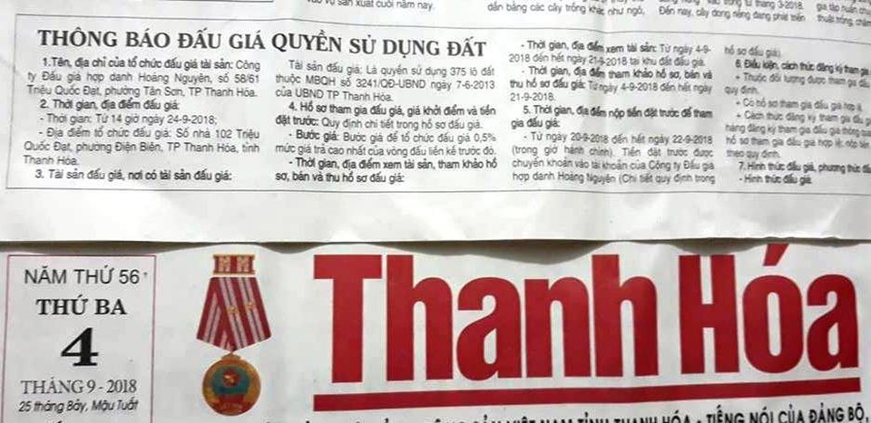 Vụ hàng trăm lô “đất vàng” đấu giá bèo tại Thanh Hoá: Đấu giá lần 2 vẫn có dấu hiệu bất thường? - 2 Nội dung thông tin đấu giá được đăng tải trên báo Thanh Hóa ngày 4/9 chưa đúng với quy định tại Quyết định về đấu giá QSDĐ của UBND tỉnh Thanh Hóa.
