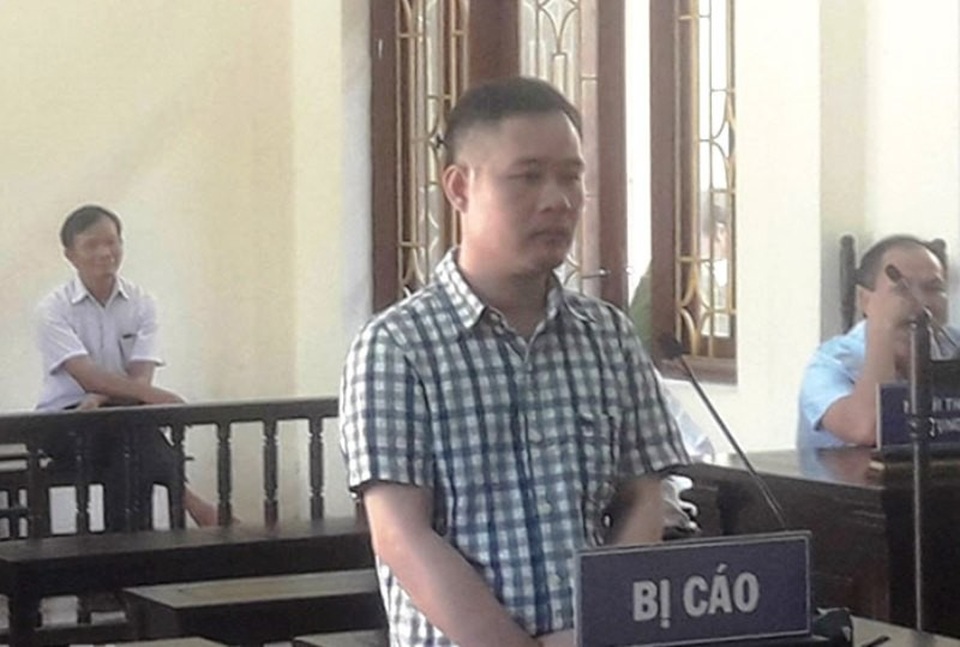 Nguyên Trưởng phòng Chi nhánh Ngân hàng Chính sách lĩnh án 15 năm tù - 1 Bị cáo Lương Thế Anh tại phiên tòa xét xử (ảnh: Báo Hà Nam)