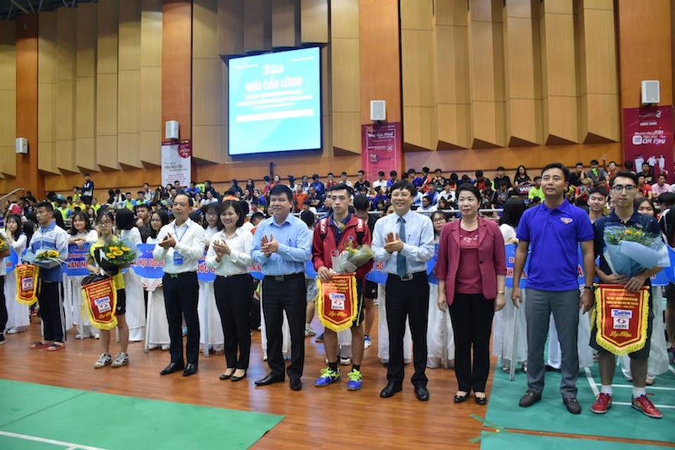 Khai mạc giải cầu lông học sinh - sinh viên tranh cúp Báo Tuổi trẻ Thủ đô 2018 - Ảnh 1. Khai mạc giải cầu lông học sinh - sinh viên tranh cúp Báo Tuổi trẻ Thủ đô 2018 - Ảnh 1.