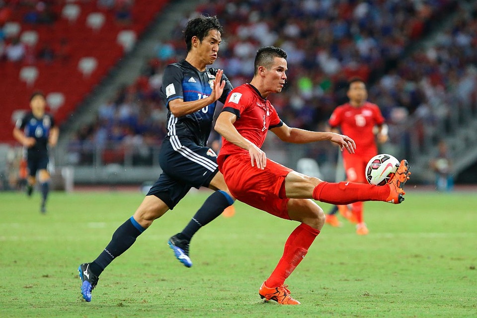 
Baihakki Khaizan (áo đỏ) đánh giá cao lứa U23 Việt Nam
