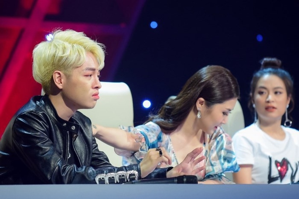 Giám khảo “choảng” nhau trên truyền hình: Ngán ngẩm về “văn hoá ghế nóng” - 1 Đức Phúc và Hoàng Thuỳ Linh từng nhiều lần choảng nhau trên ghế nóng The Debut.