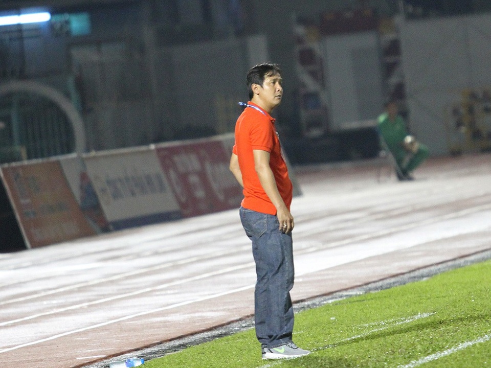 HLV Minh Phương khẳng định SHB Đà Nẵng không "buông" Sài Gòn FC - 3 ... đốc thúc các cầu thủ SHB Đà Nẵng thi đấu nỗ lực trước Sài Gòn FC (ảnh: Trọng Vũ)