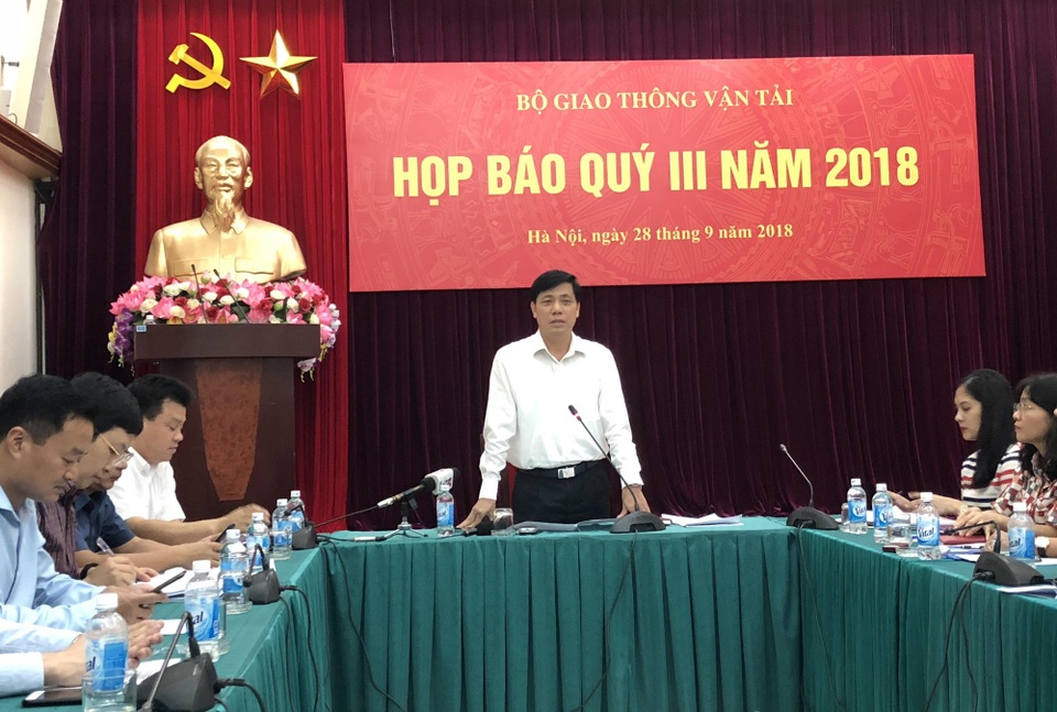 Thứ trưởng Bộ GTVT Nguyễn Ngọc Đông chủ trì họp báo quý III/2018