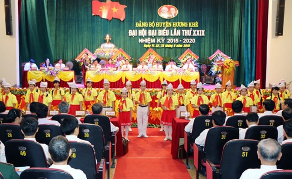 Nhiều cán bộ thuộc diện quản lí của Tỉnh ủy Hà Tĩnh dính sai phạm phải kỷ luật - 1 Ban Thường vụ Huyện ủy Hương Khê các nhiệm kỳ 2010 - 2015 và 2015 - 2020 được UBKT TU Hà Tĩnh kết luận thiếu trách nhiệm lãnh đạo, chỉ đạo, kiểm tra, giám sát, để xảy ra một số vi phạm, khuyết điểm trong công tác cán bộ.