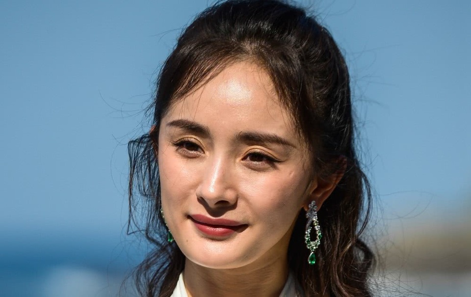 Dương Mịch lộ làn da thiếu mịn màng vì thiếu photoshop - 15