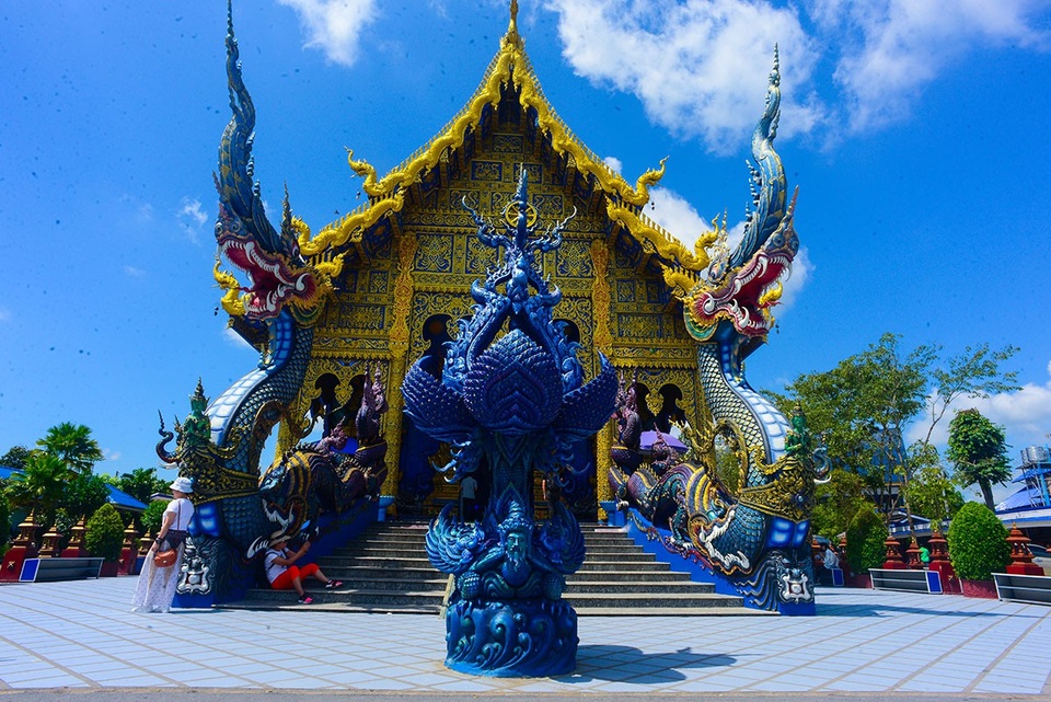 Toàn cảnh ngôi đền xanh.