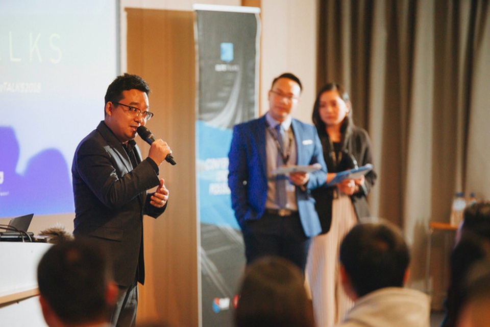 Câu chuyện thành công ở xứ người - 8
Phần giới thiệu của ông SEAN Dong - Chairman của chuỗi sự kiện Elite TALKS