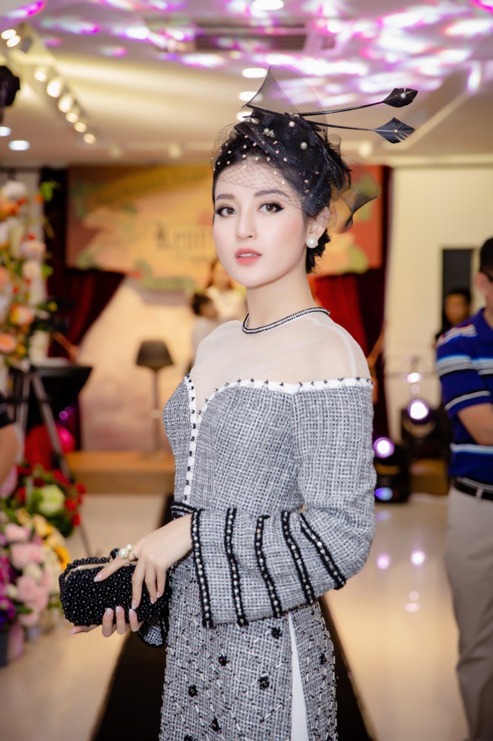 “Người đàn bà đẹp nhất Việt Nam” bất ngờ tái xuất - 6 Xuất hiện tại sự kiện còn có Á hậu Huyền My đảm nhiệm vai trò người mẫu.