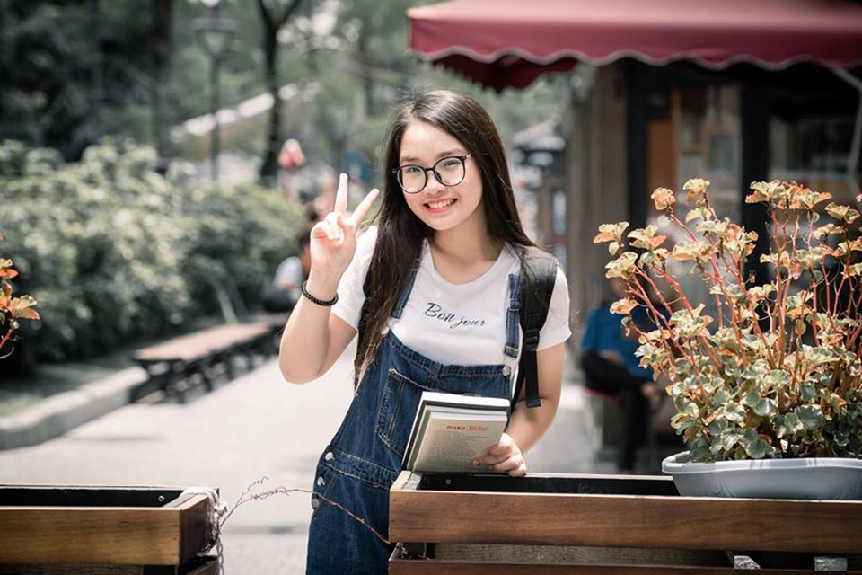 Nữ đại sứ trường Hà Nội - Amsterdam xinh đẹp, học giỏi - 5
Linh tự đánh giá mình là người khá nhanh nhẹn, tự tin, hòa đồng và tự giác.