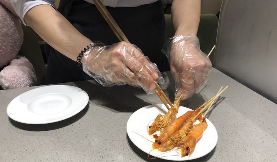 Những dịch vụ “siêu lạ” trong quán lẩu ở Trung Quốc - 4 Những dịch vụ “siêu lạ” trong quán lẩu ở Trung Quốc - 4