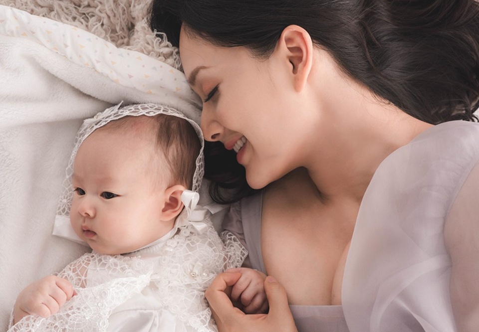 Nữ diễn viên chia sẻ: “Lần trước Lan Phương phải hủy 2 chuyến công tác Nhật vì đang mang thai và ốm nghén, bây giờ mới có dịp quay lại và thực hiện công việc của mình.