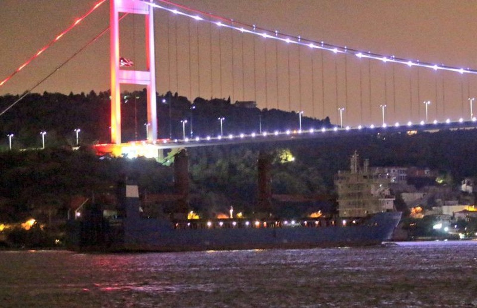 Nga xác nhận bắt đầu chuyển "Rồng lửa" S-300 cho Syria - 1
Tàu vận tải được cho là chở hệ thống S-300 của Nga cho Syria (Ảnh: Almasdarnews)