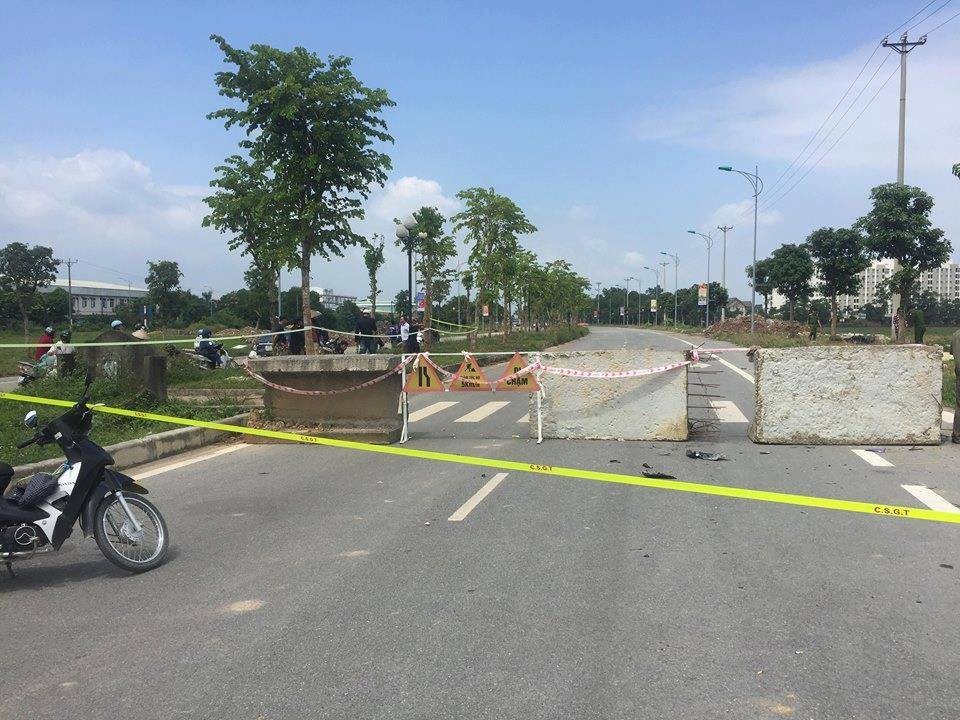 Hà Nội: Một người nước ngoài tử vong trên vỉa hè - 1 Hiện trường vụ việc được phong tỏa phục vụ công tác điều tra.