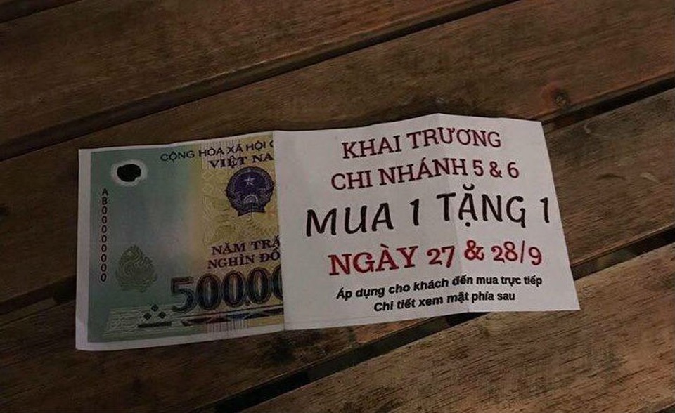 Tham tờ 500 ngàn trên phố: Tranh nhau lộc rơi, ăn quả hớ nặng - 2
Mặt sau của quảng cáo