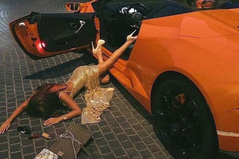 Hội con nhà giàu cuồng trào lưu "ngã sấp mặt" bên siêu xe Falling Stars - 13 Hội con nhà giàu cuồng trào lưu "ngã sấp mặt" bên siêu xe Falling Stars - 13