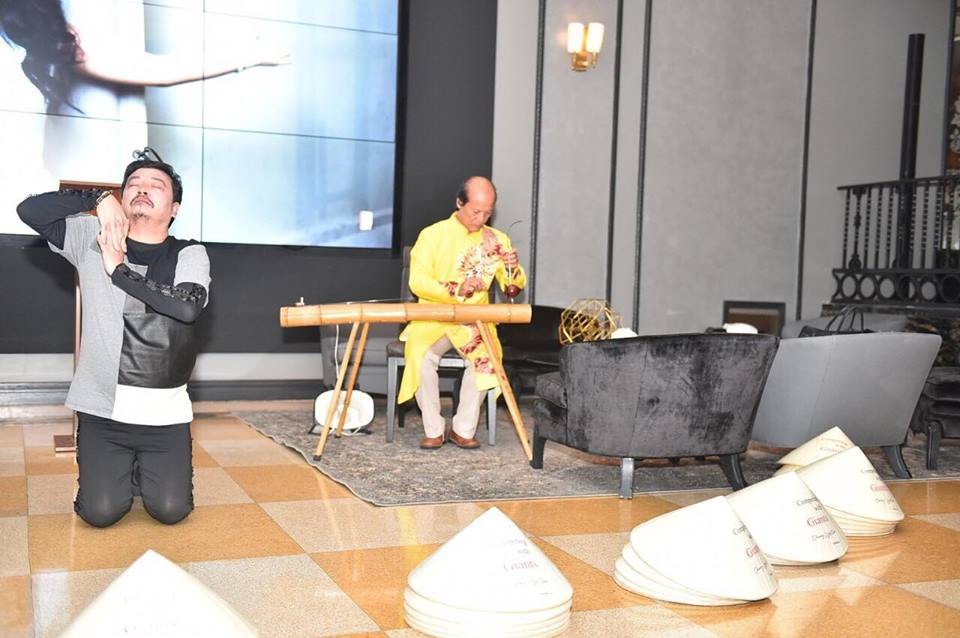 Vì sao Dũng “câm” bỗng tái xuất thăng hoa trở lại ở Forbes? - 1
Dũng “câm” biểu diễn thăng hoa ở Forbes