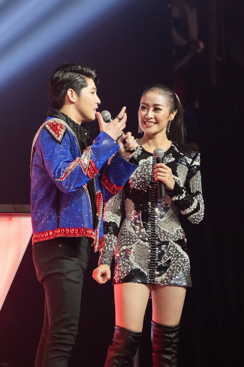 Trong một diễn biến khác, Phí Linh bản lĩnh yêu cầu Noo Phước Thịnh đưa ra lời nhận xét trong khi HLV nam điển trai của The Voice đang muốn nhường lời cho chị cả Thu Phương, bằng sự khéo léo, Phí Linh vẫn thuyết phục Noo chia sẻ và dành cho HLV Thu Phương thêm thời gian để nói sau cùng.