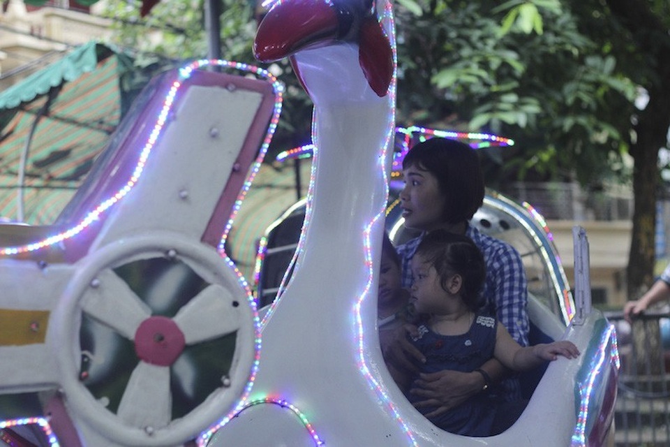 Hà Nội: Hơn 7 vạn du khách đổ về vườn thú, 21 trẻ em lạc mẹ được giao cho gia đình! - Ảnh 5. Hà Nội: Hơn 7 vạn du khách đổ về vườn thú, 21 trẻ em lạc mẹ được giao cho gia đình! - Ảnh 5.
