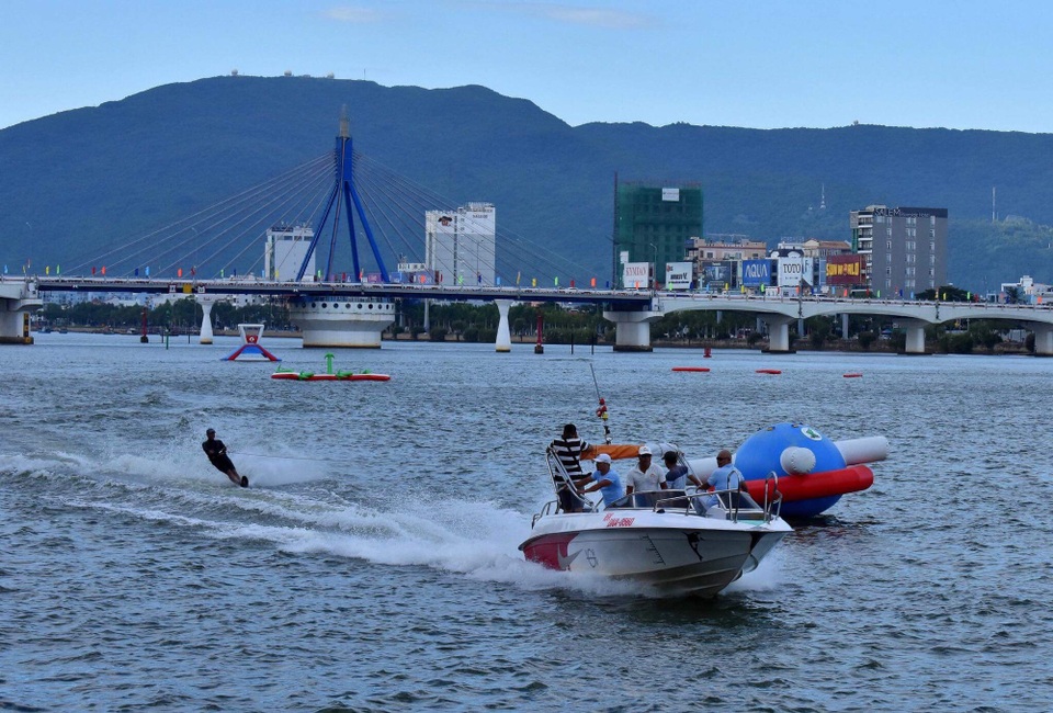 Nhiều hoạt động văn hoá, thể thao trên sông Hàn hấp dẫn du khách đến Đà Nẵng dịp lễ 2/9