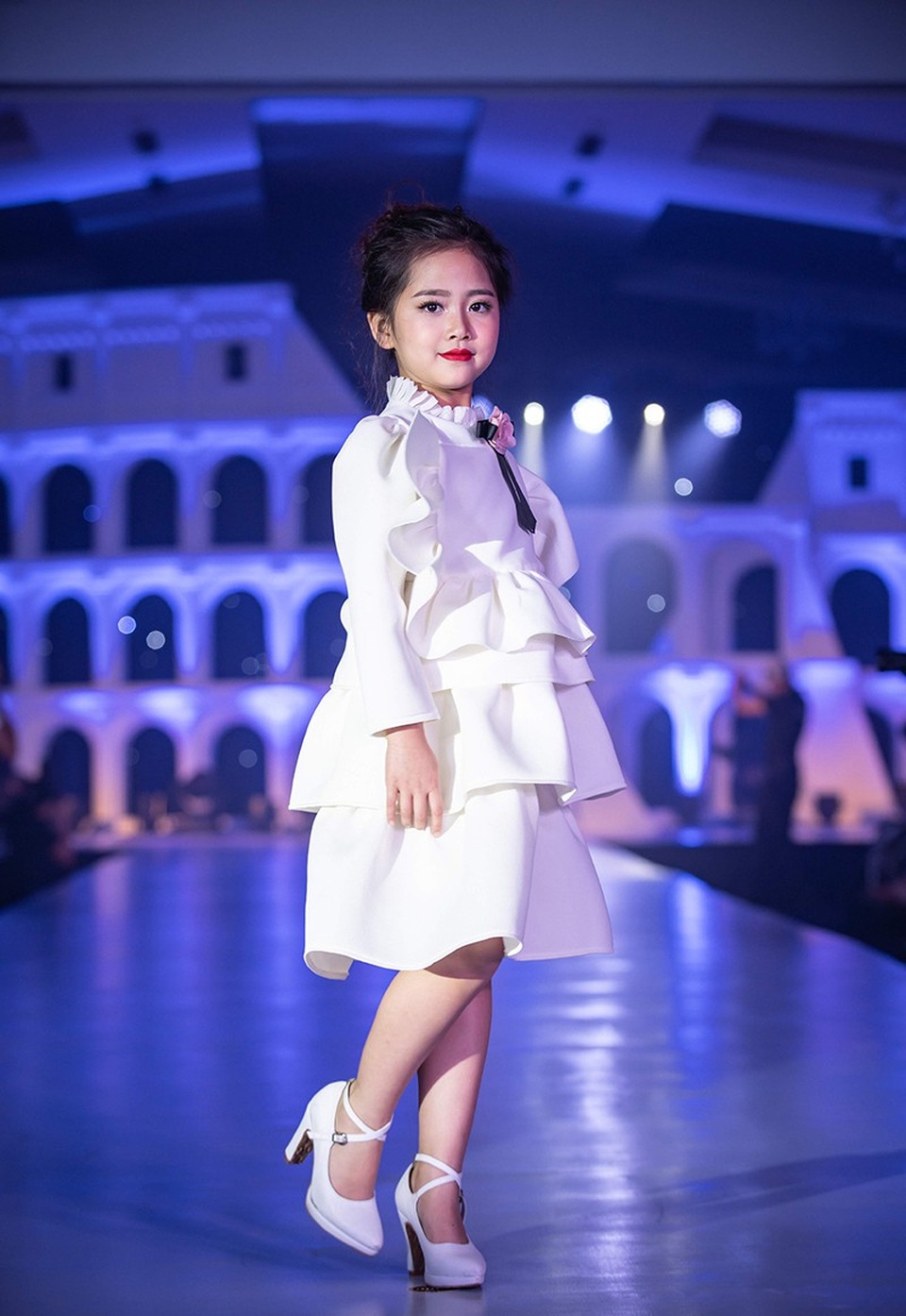 Độc đáo màn trình diễn thời trang trẻ em với thú cưng tại Hà Nội - 13 Độc đáo màn trình diễn thời trang trẻ em với thú cưng tại Hà Nội - 13