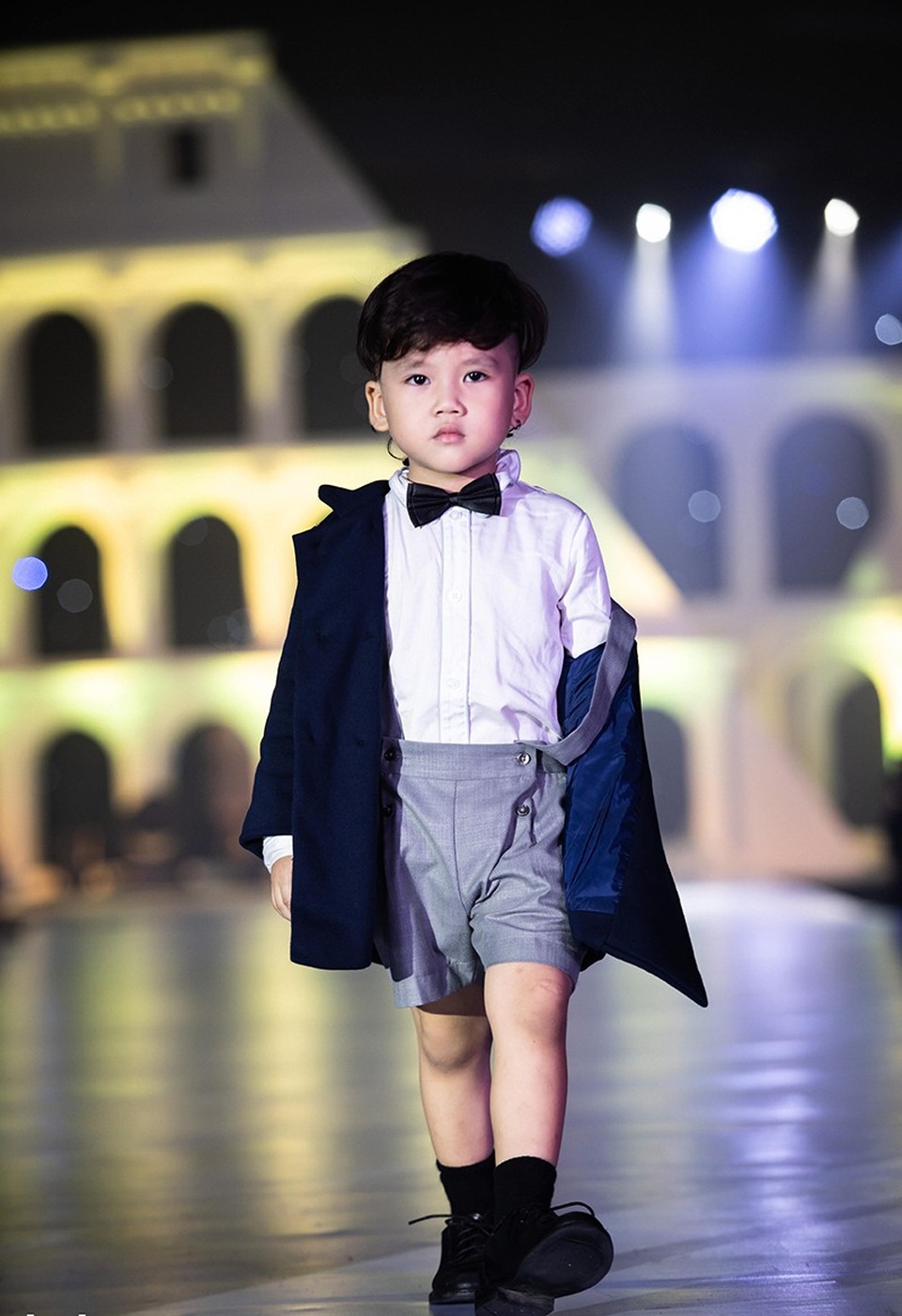 Độc đáo màn trình diễn thời trang trẻ em với thú cưng tại Hà Nội - 11 Độc đáo màn trình diễn thời trang trẻ em với thú cưng tại Hà Nội - 11