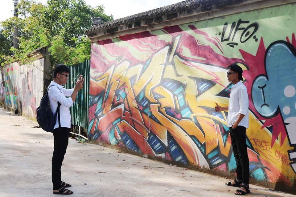 Giới trẻ Huế mê mẩn với “con đường bích họa” đầy phong cách - 3 Là địa điểm lý tưởng cho những bức ảnh đẹp