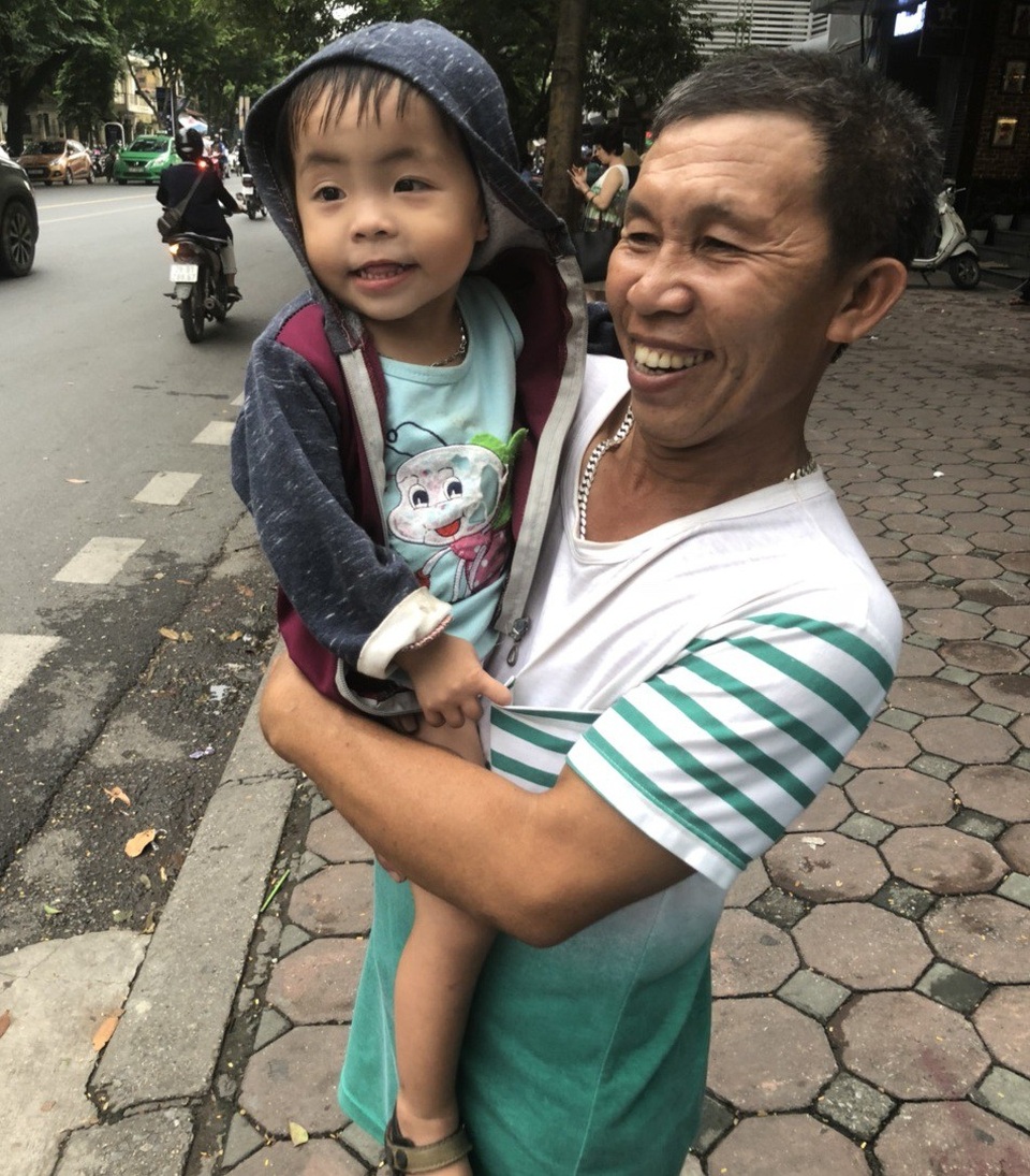 Bệnh viện Tim Hà Nội phẫu thuật miễn phí cho bé Trần Thị Như Ý - 4 Cô bé khỏe mạnh đang bắt xe để về nhà.