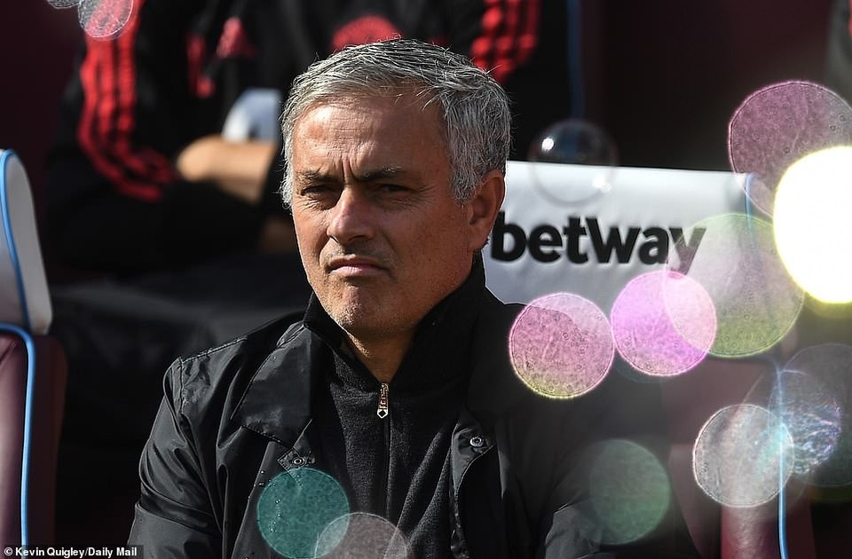 HLV Mourinho kêu oan sau thất bại bẽ bàng của MU - 1
HLV Mourinho cho rằng MU thua oan bàn đầu tiên