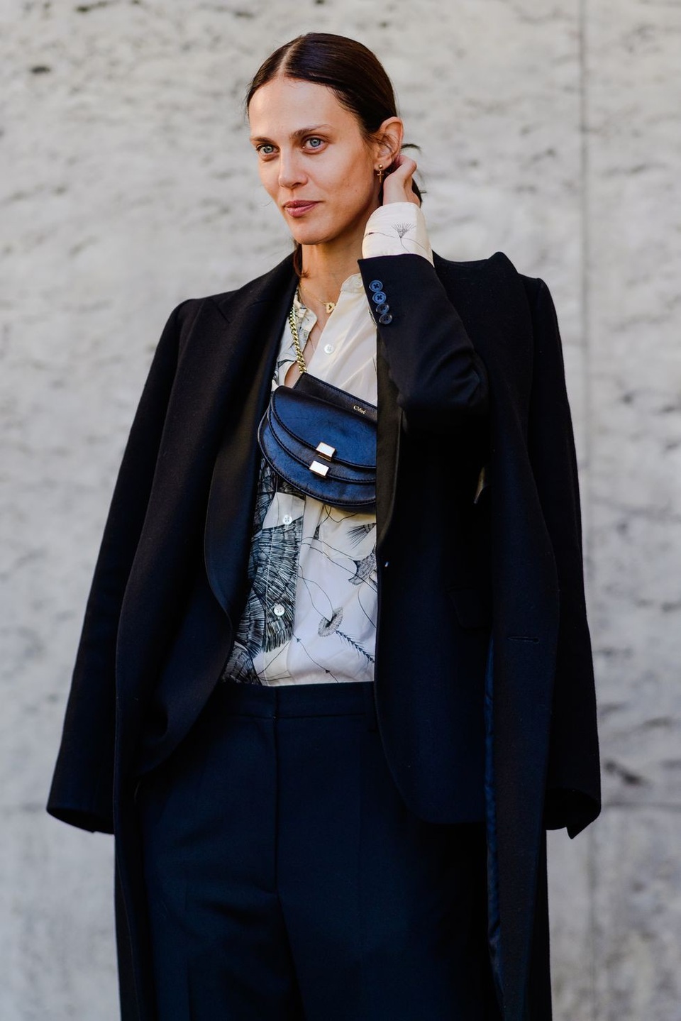 Thời trang đường phố ấn tượng tại Paris - 13
2 chiếc áo vest mới đủ độ sành điệu