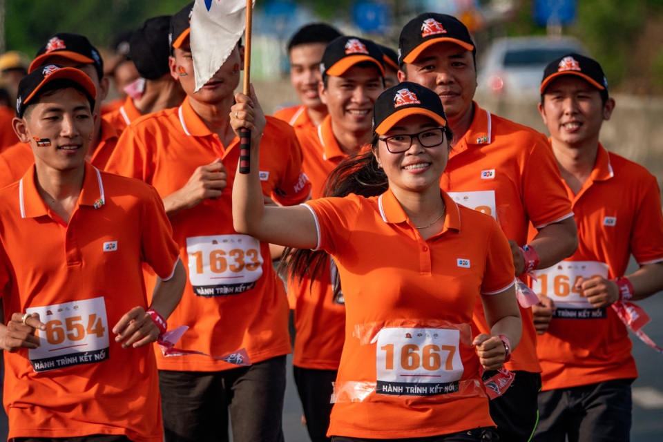 FPT nhận kỷ lục thế giới nhờ… chạy xuyên Việt - 1
3000 cán bộ công nhân viên của FPT tham gia “Hành trình kết nối, chạy xuyên Việt trong 31 ngày