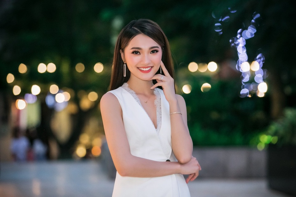 Ngọc Hân, Ngọc Anh, Ngọc Nữ đọ sắc rạng ngời - 10 Sở hữu nụ cười má lúm có duyên, Gương mặt đẹp nhất Hoa hậu Hoàn vũ Việt Nam 2017 Ngọc Nữ gây ấn tượng với người đối diện.