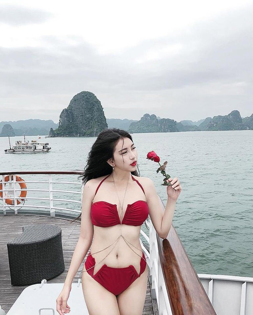 Hot girl Đà Nẵng và "cô em út họ Hồ" đẹp xuất sắc với bikini - 12
Ý Nhi và hai người chị là Hồ Ngọc Thanh Tuyền và Hồ Ngọc Thanh Giang từng nổi như cồn trên mạng xã hội với danh xưng ba nàng tiên họ Hồ.