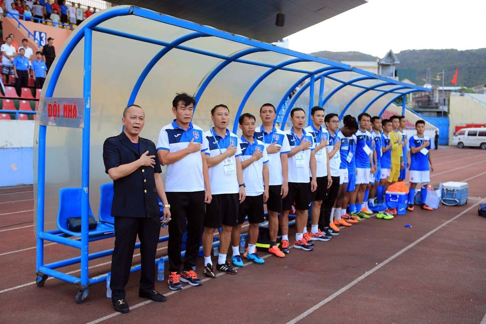 V-League trong kỷ nguyên của bầu Hiển - 3 Muốn thành công tại V-League, mọi đội bóng khác phải nỗ lực gấp 3 - 4 lần so với trước đây, vì không chỉ phải đấu tay đôi, mà phải chuẩn bị tâm lý cho việc mãnh hổ địch quần hồ... (ảnh: Song Vũ)