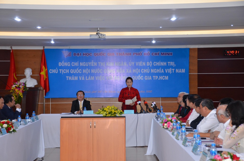 Chủ tịch Quốc hội Nguyễn Thị Kim Ngân: Tự chủ đại học phải gắn chặt với cơ chế giải trình - 1
Chủ tịch Quốc hội Nguyễn Thị Kim Ngân làm việc với ĐH Quốc gia TPHCM chiều ngày 4/8.