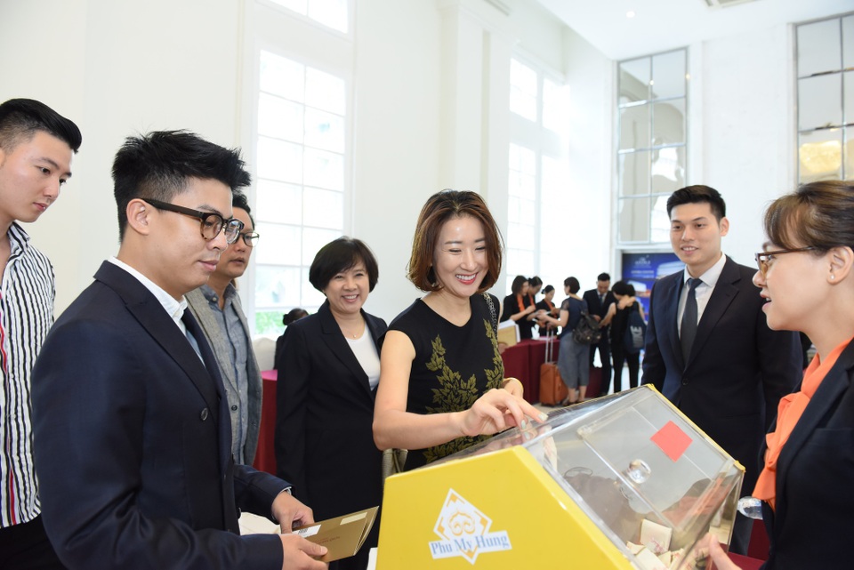Người mua nhà của Phú Mỹ Hưng đều phải rút thăm ngẫu nhiên.