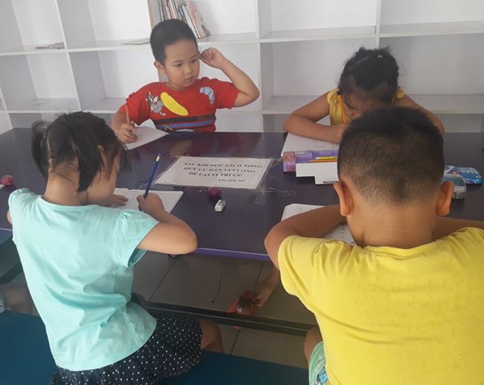 Không giảm sĩ số, trẻ vẫn phải học chữ trước - 1
Nhiều đứa trẻ phải tăng tốc học thêm vì không học chữ trước khi vào lớp 1. (Ảnh mang tính minh họa)